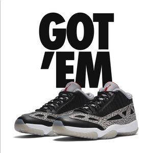 Air jordan 11 low IE black cement